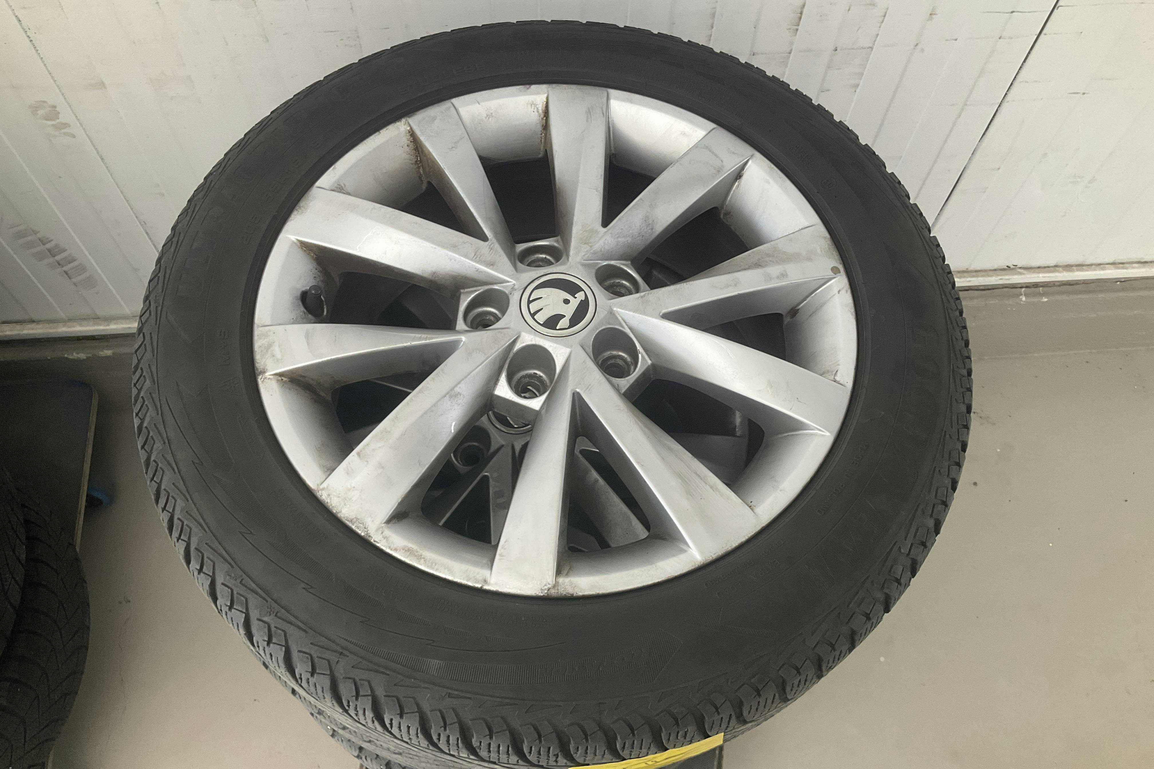 Vehicle Image 15