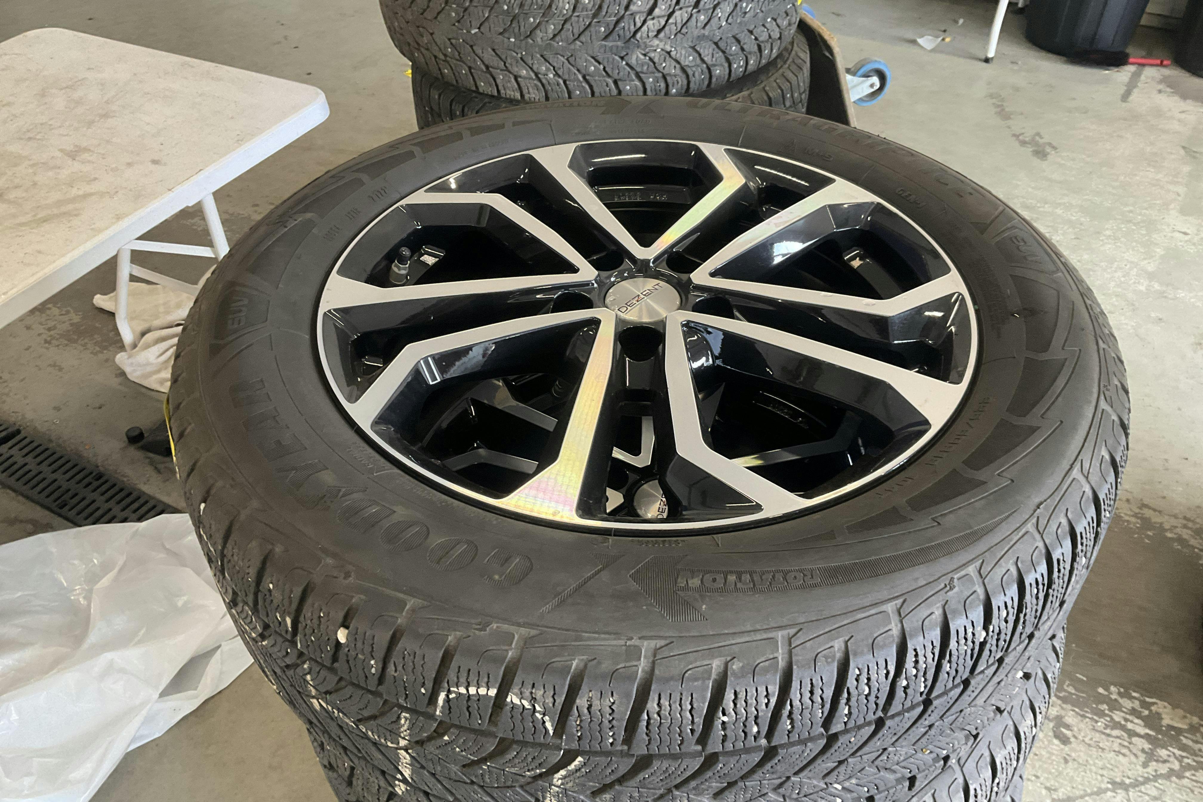 Vehicle Image 21