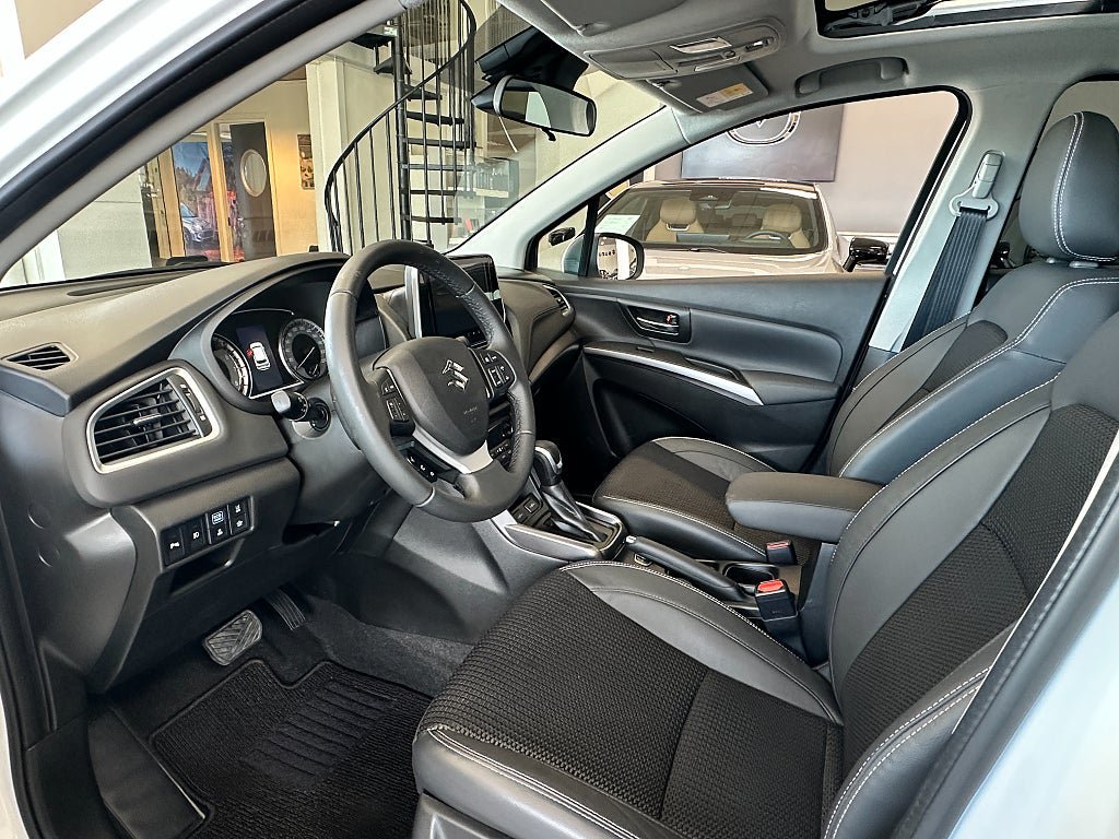 Vehicle Image 7