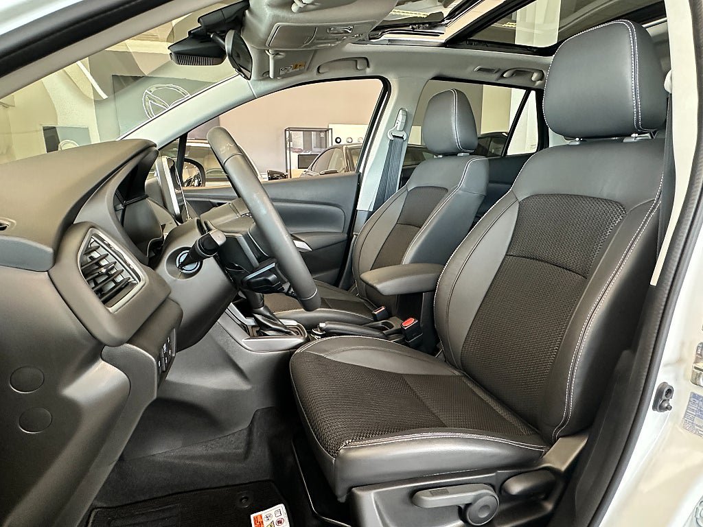 Vehicle Image 8