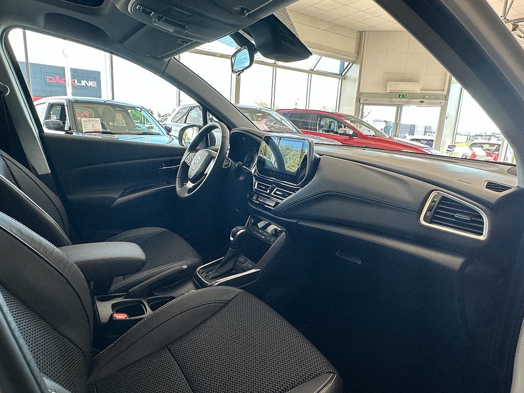Vehicle Image 10