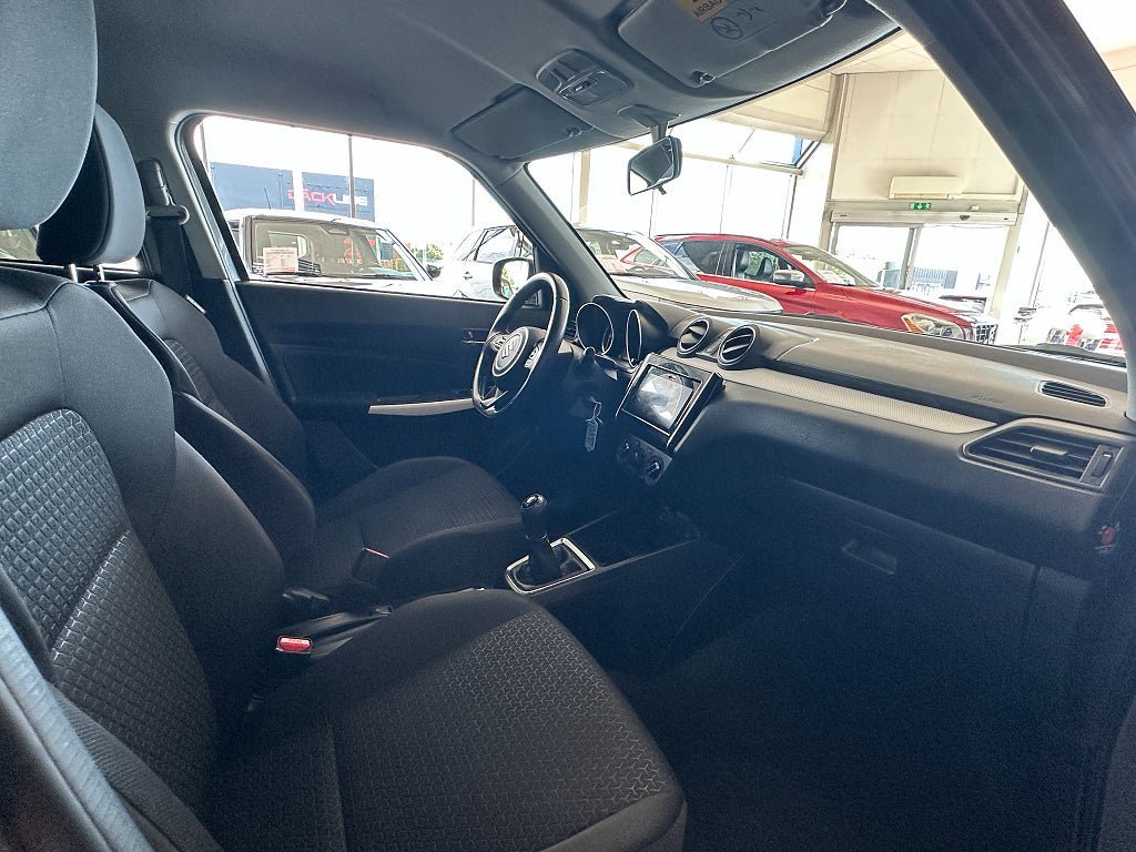 Vehicle Image 10