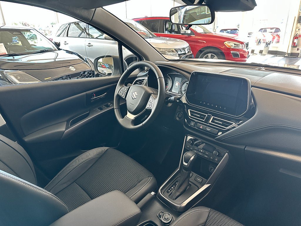 Vehicle Image 12