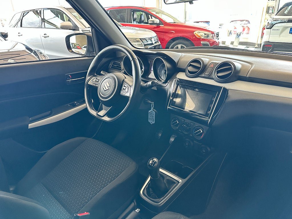 Vehicle Image 12