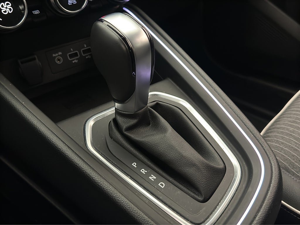 Vehicle Image 24