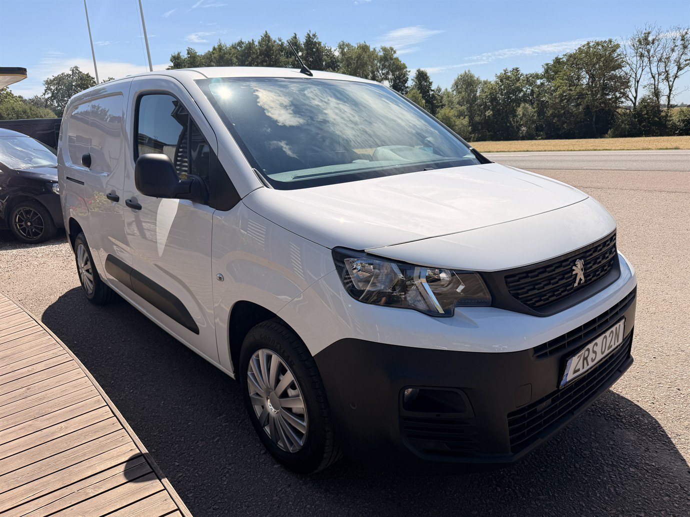 Vehicle Image 5