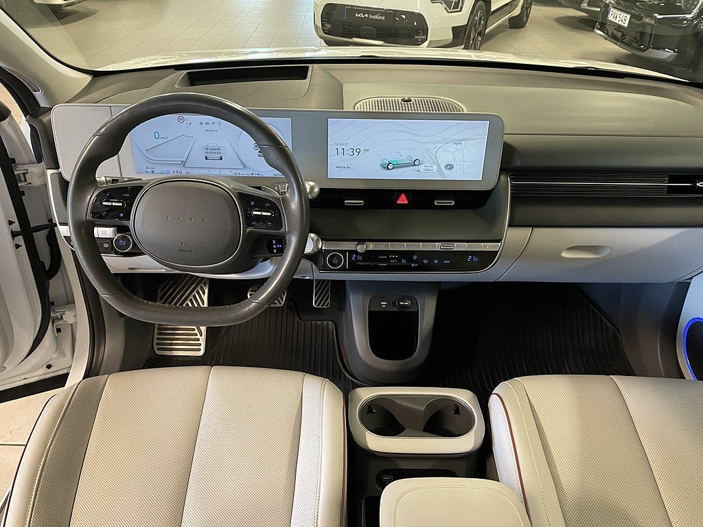 Vehicle Image 8
