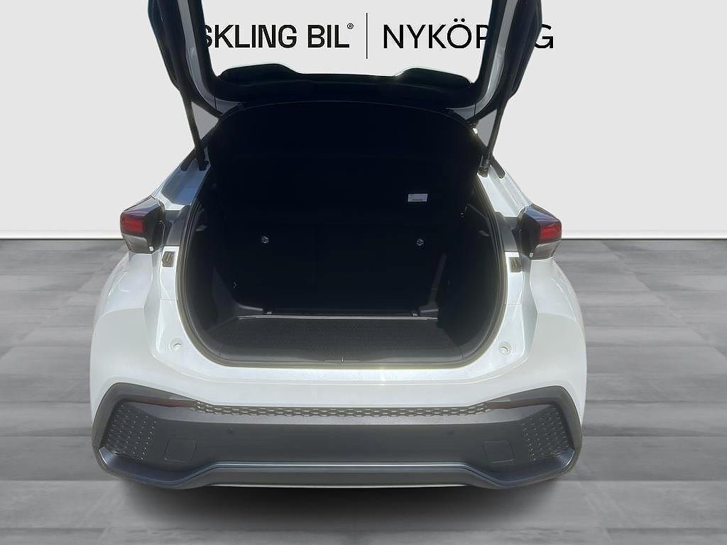 Vehicle Image 10