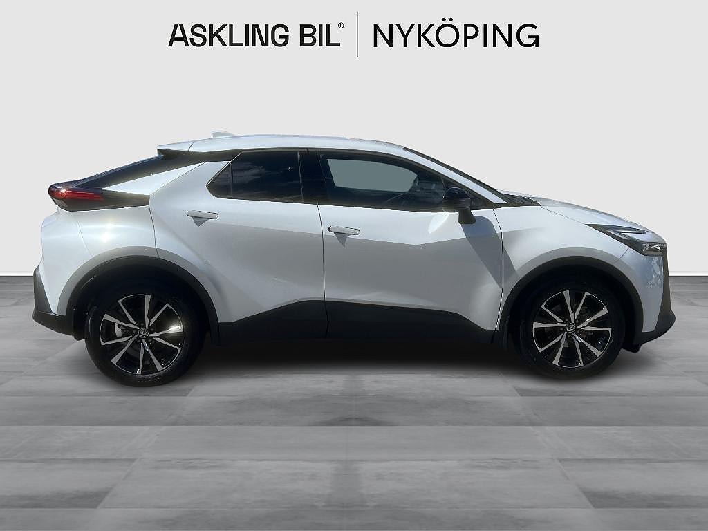 Vehicle Image 11