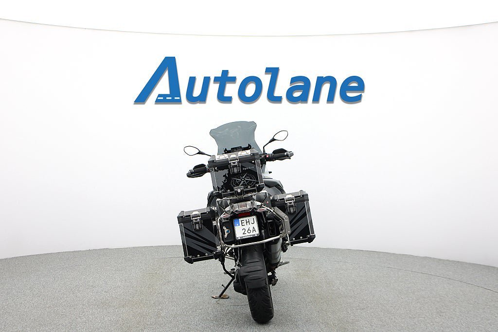 Vehicle Image 9