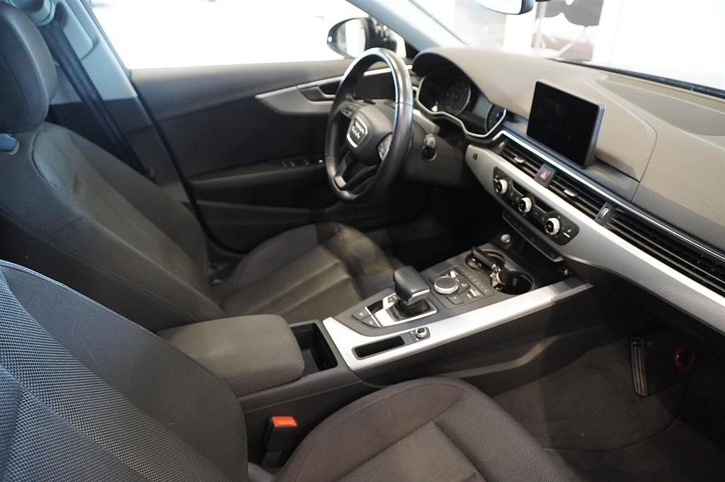 Vehicle Image 16