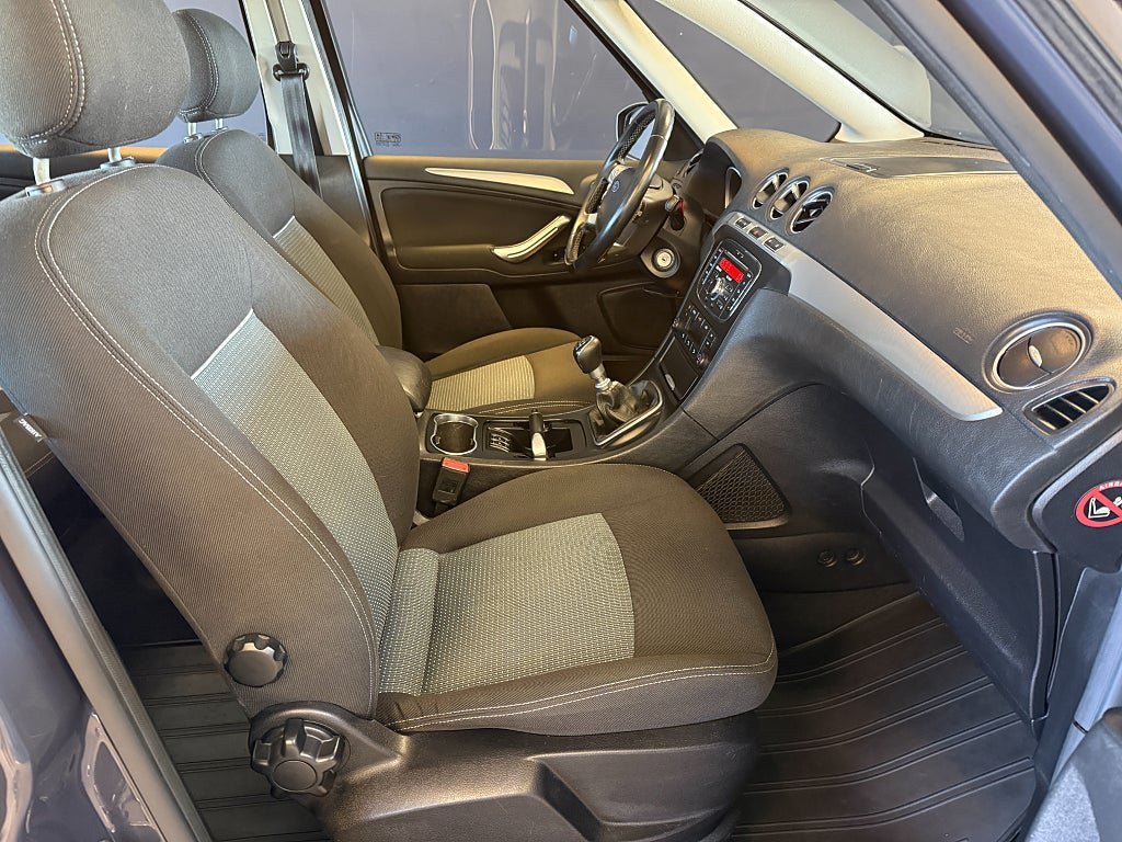 Vehicle Image 12