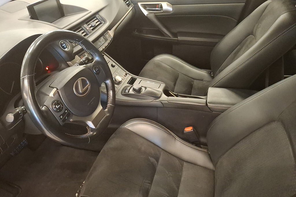 Vehicle Image 8