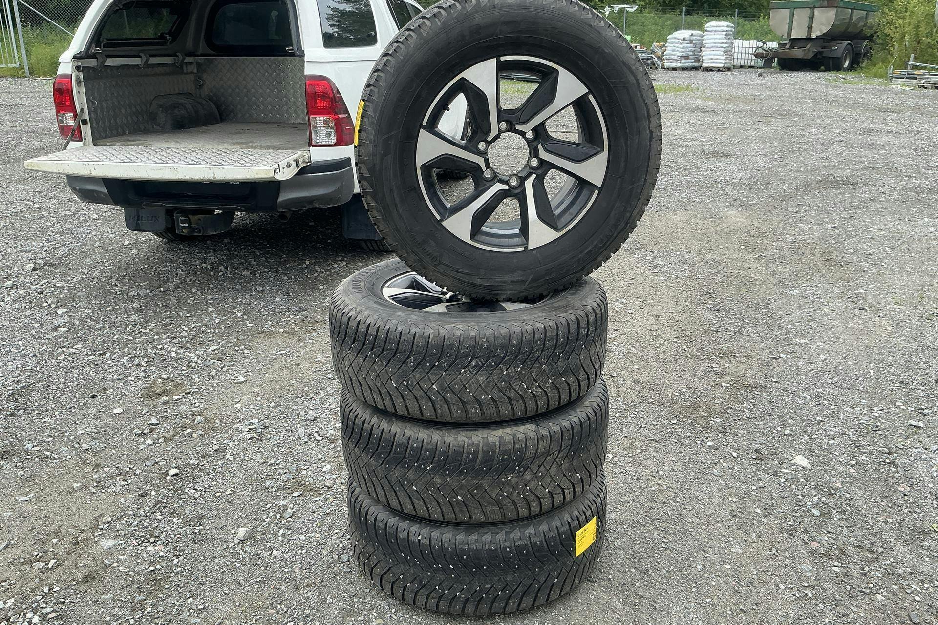 Vehicle Image 14