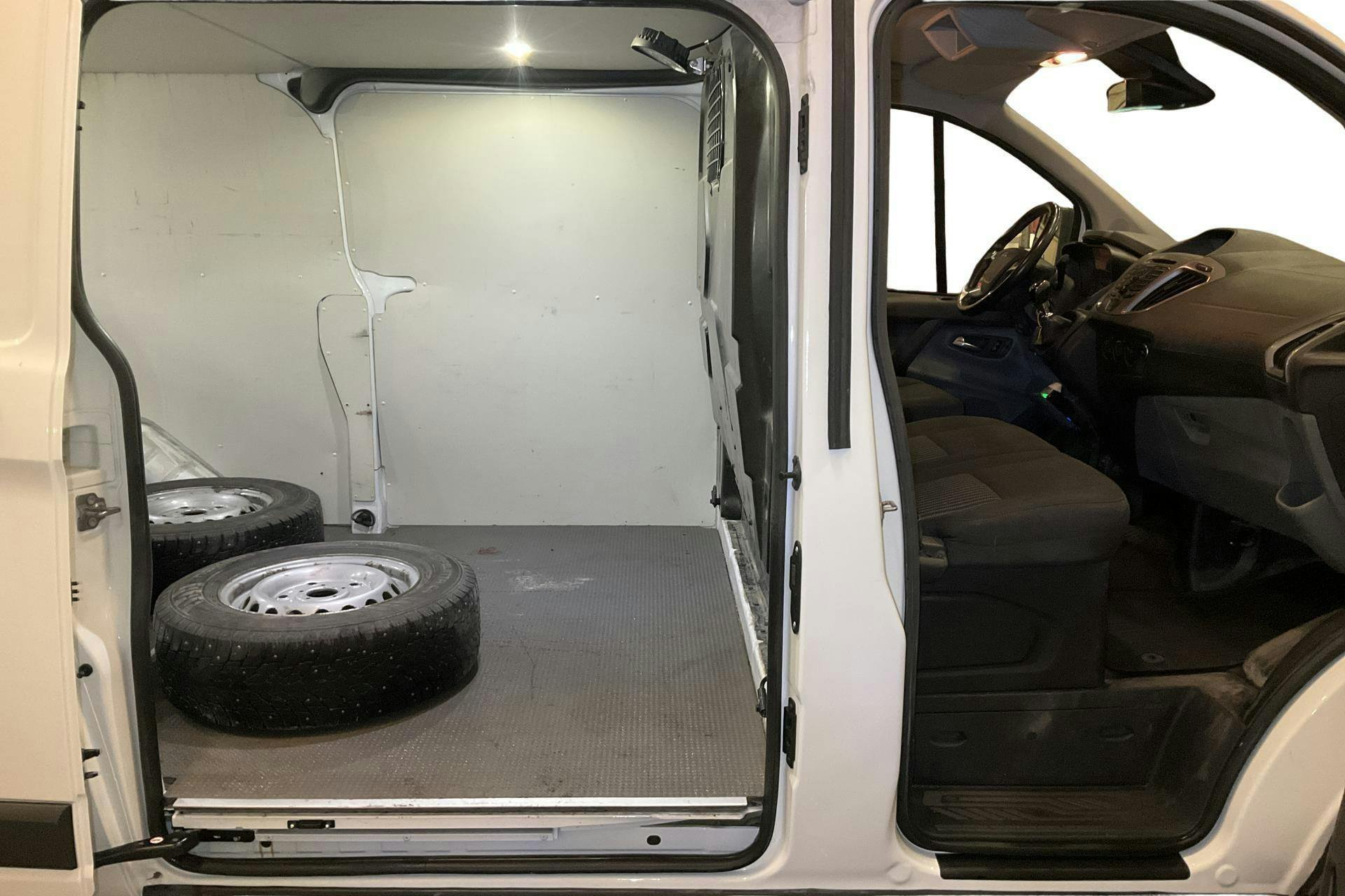 Vehicle Image 8