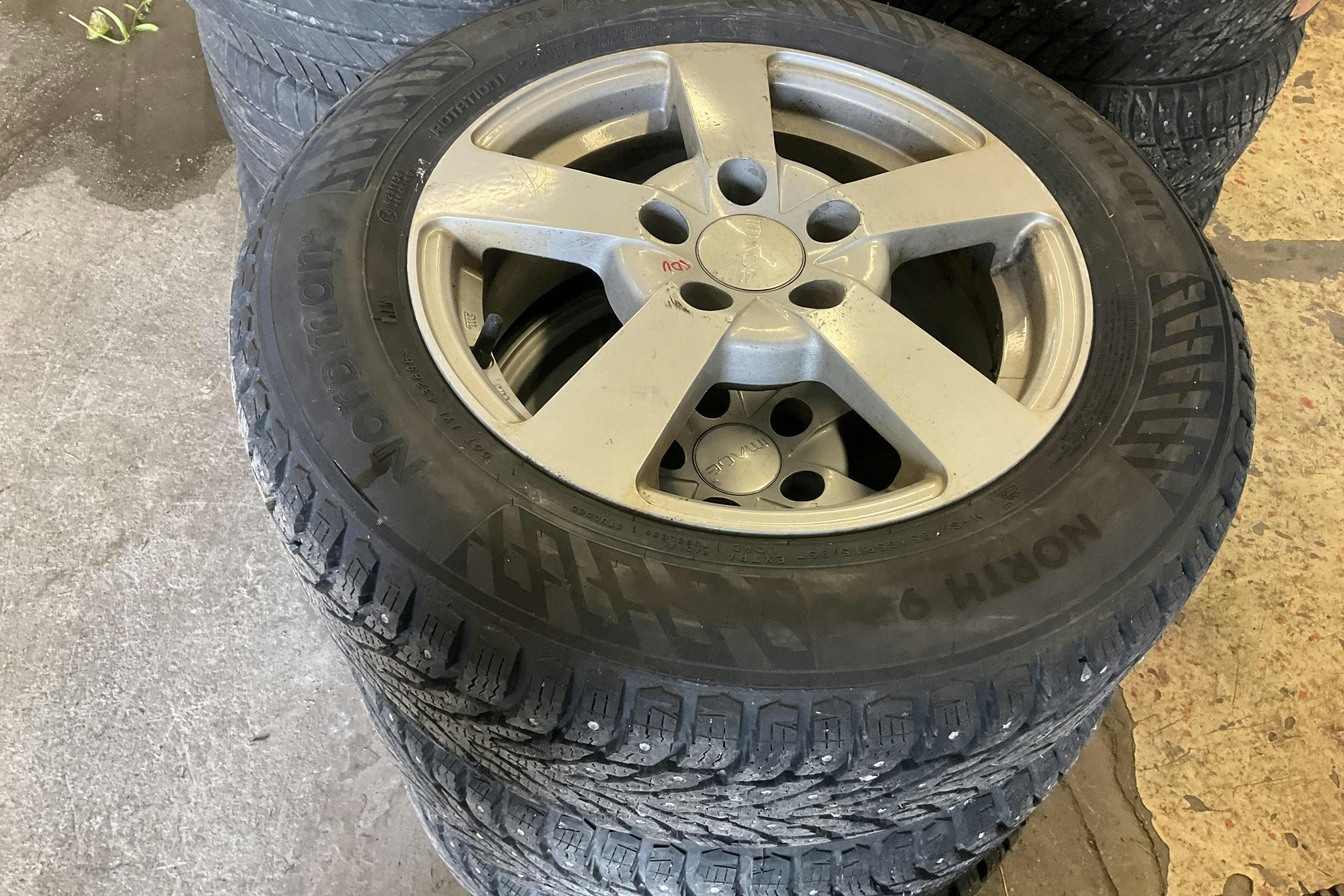 Vehicle Image 15
