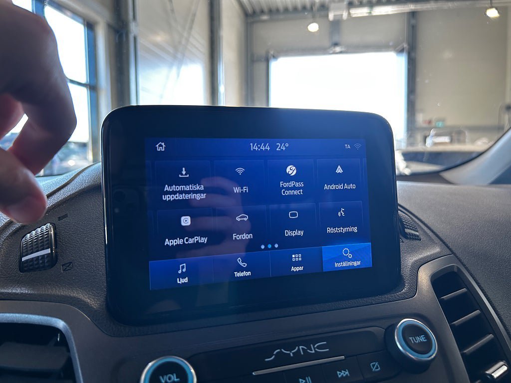 Vehicle Image 12
