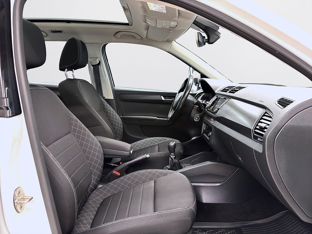Vehicle Image 12