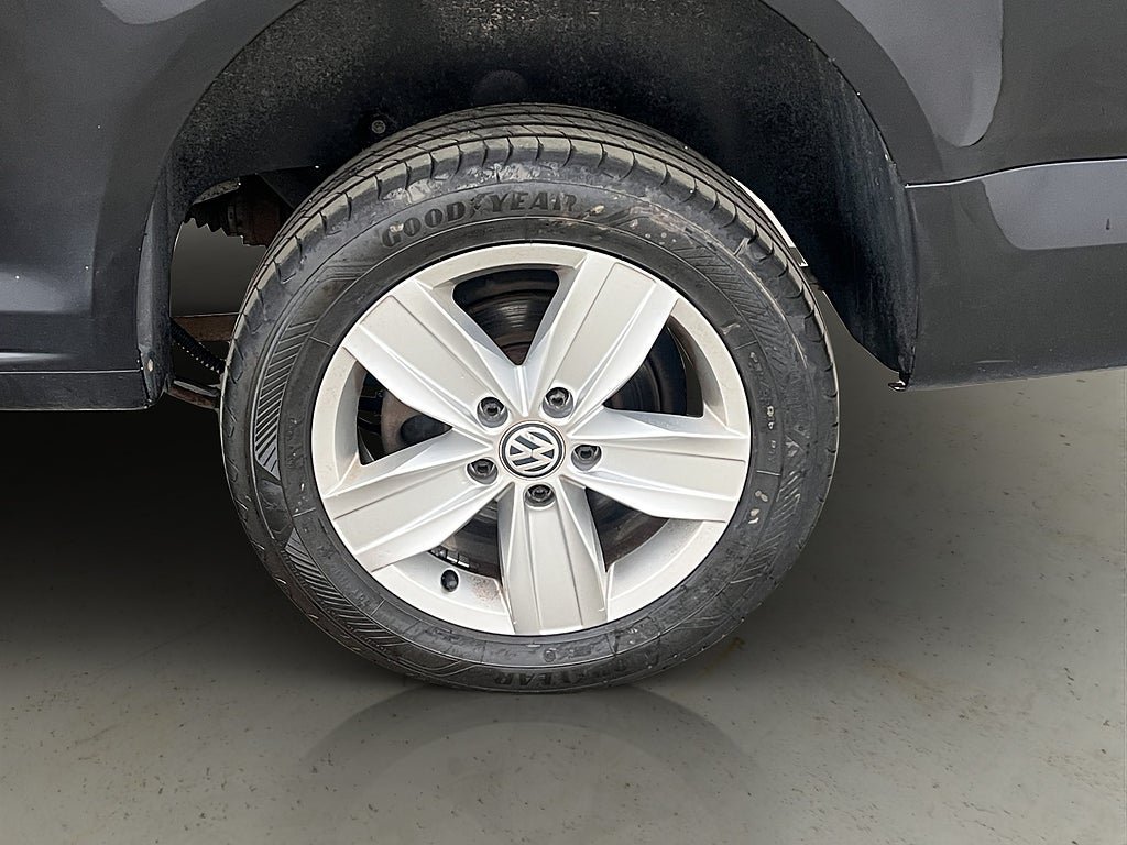 Vehicle Image 25