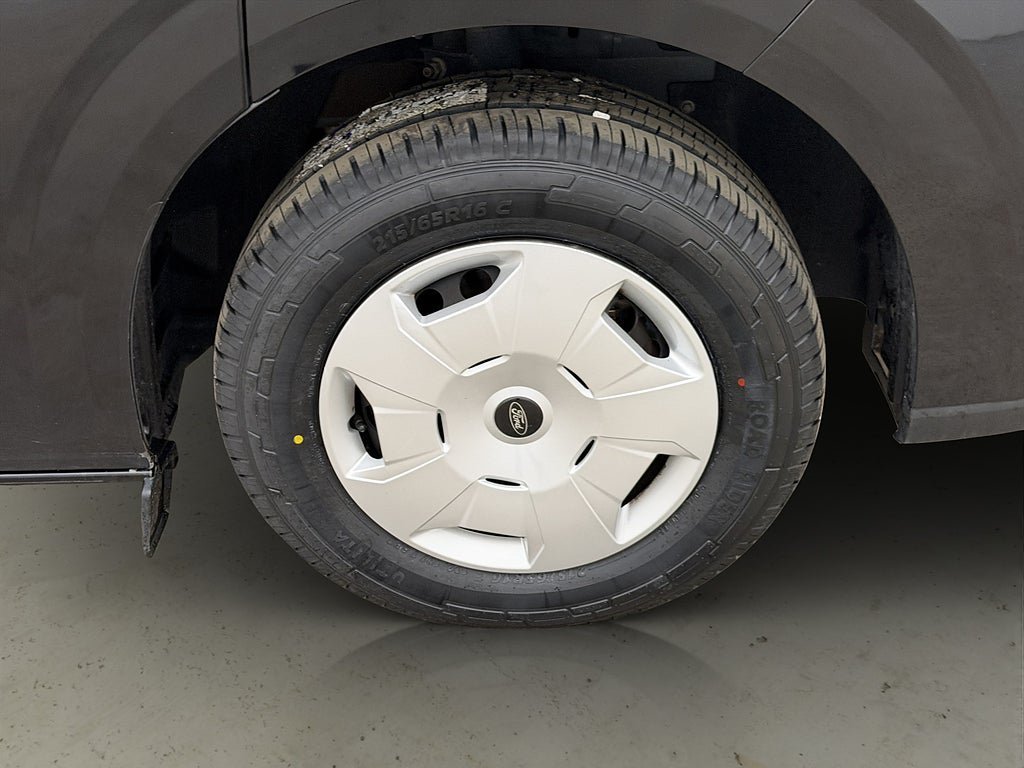 Vehicle Image 32