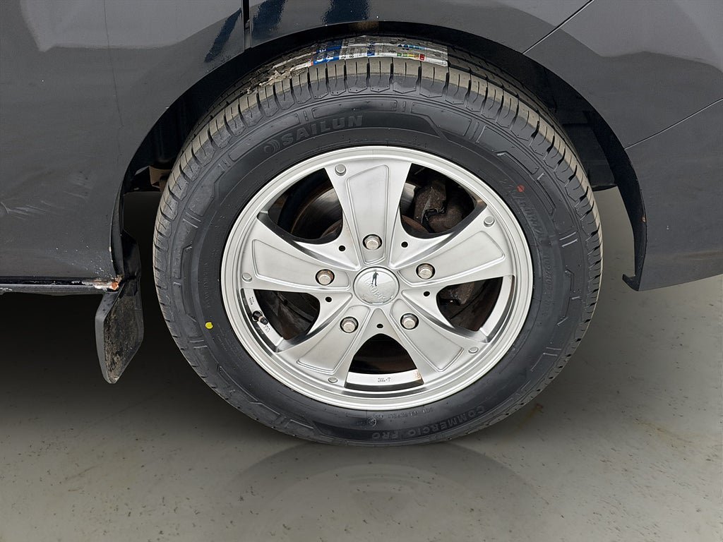 Vehicle Image 29