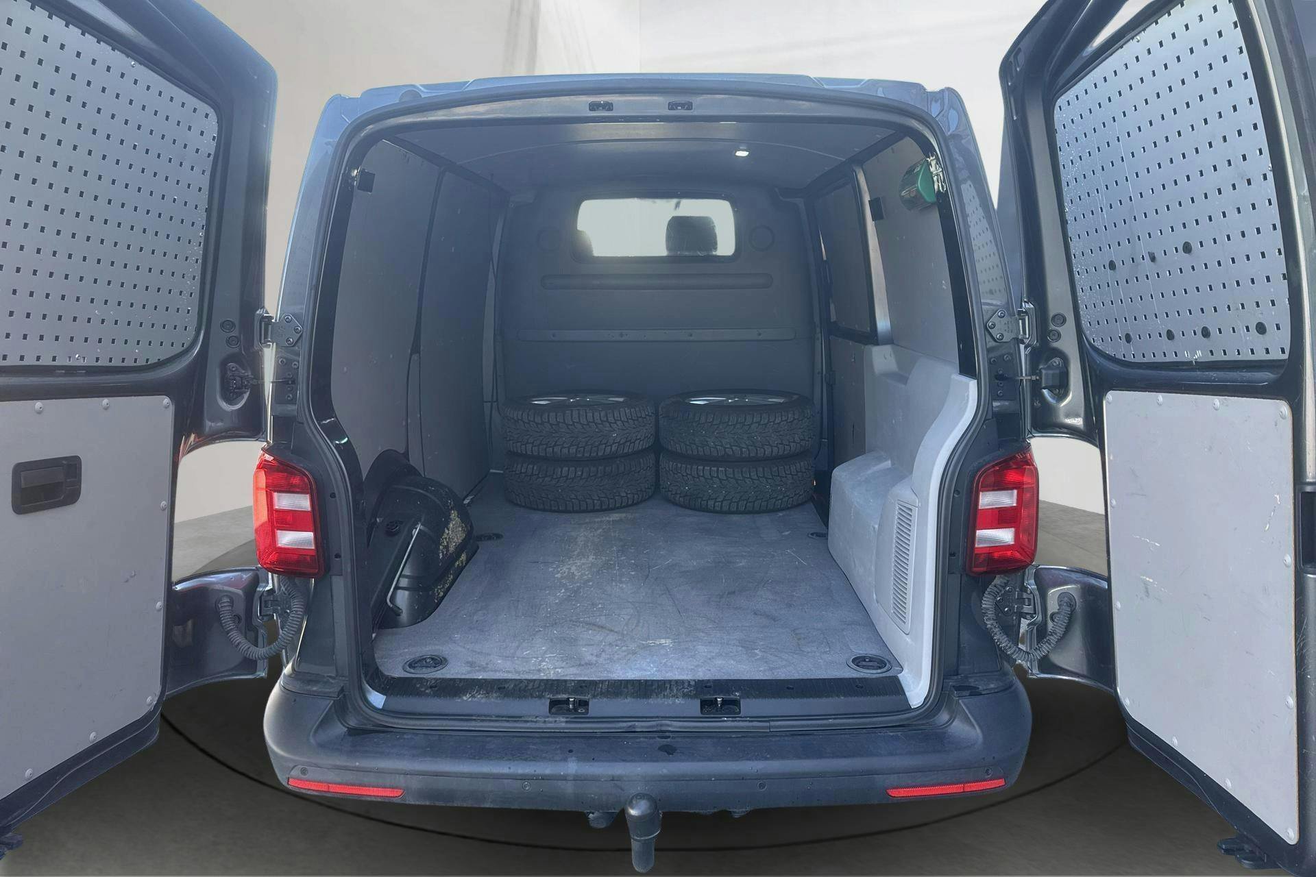 Vehicle Image 9