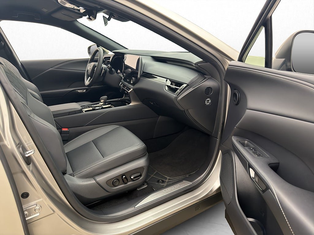 Vehicle Image 14