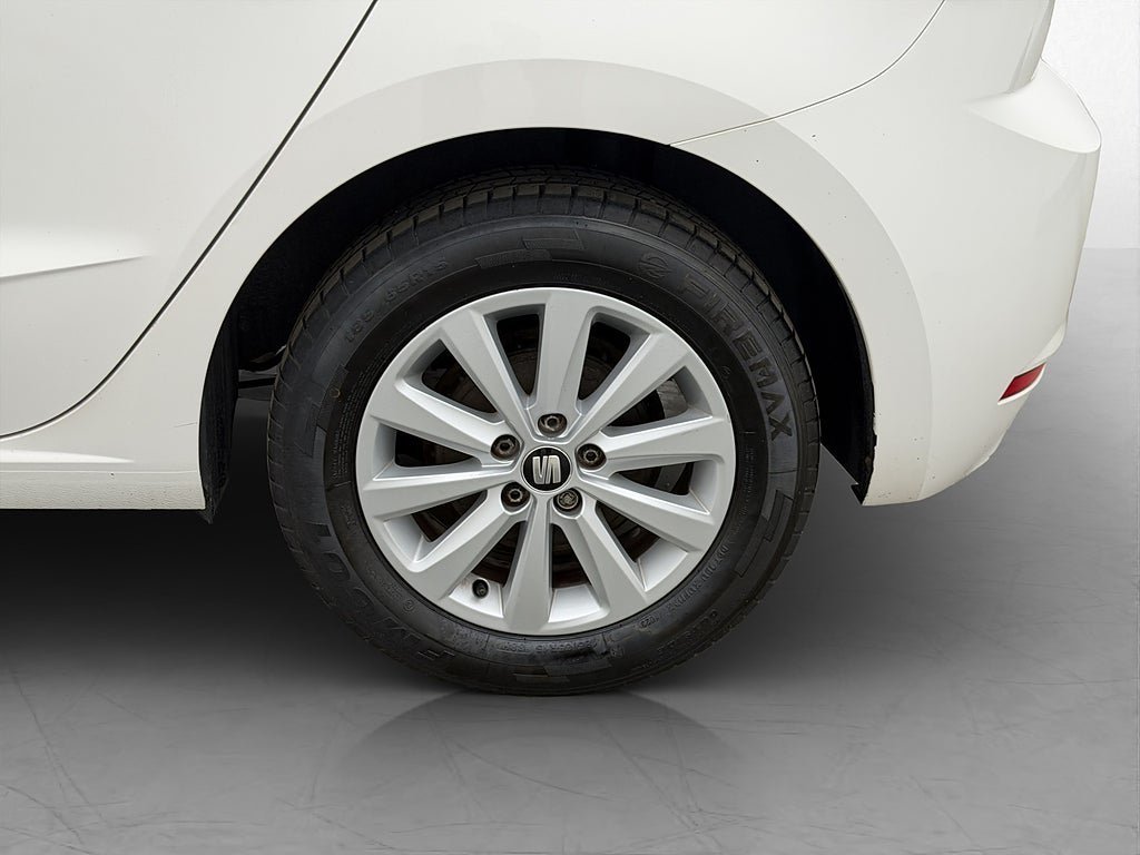 Vehicle Image 25