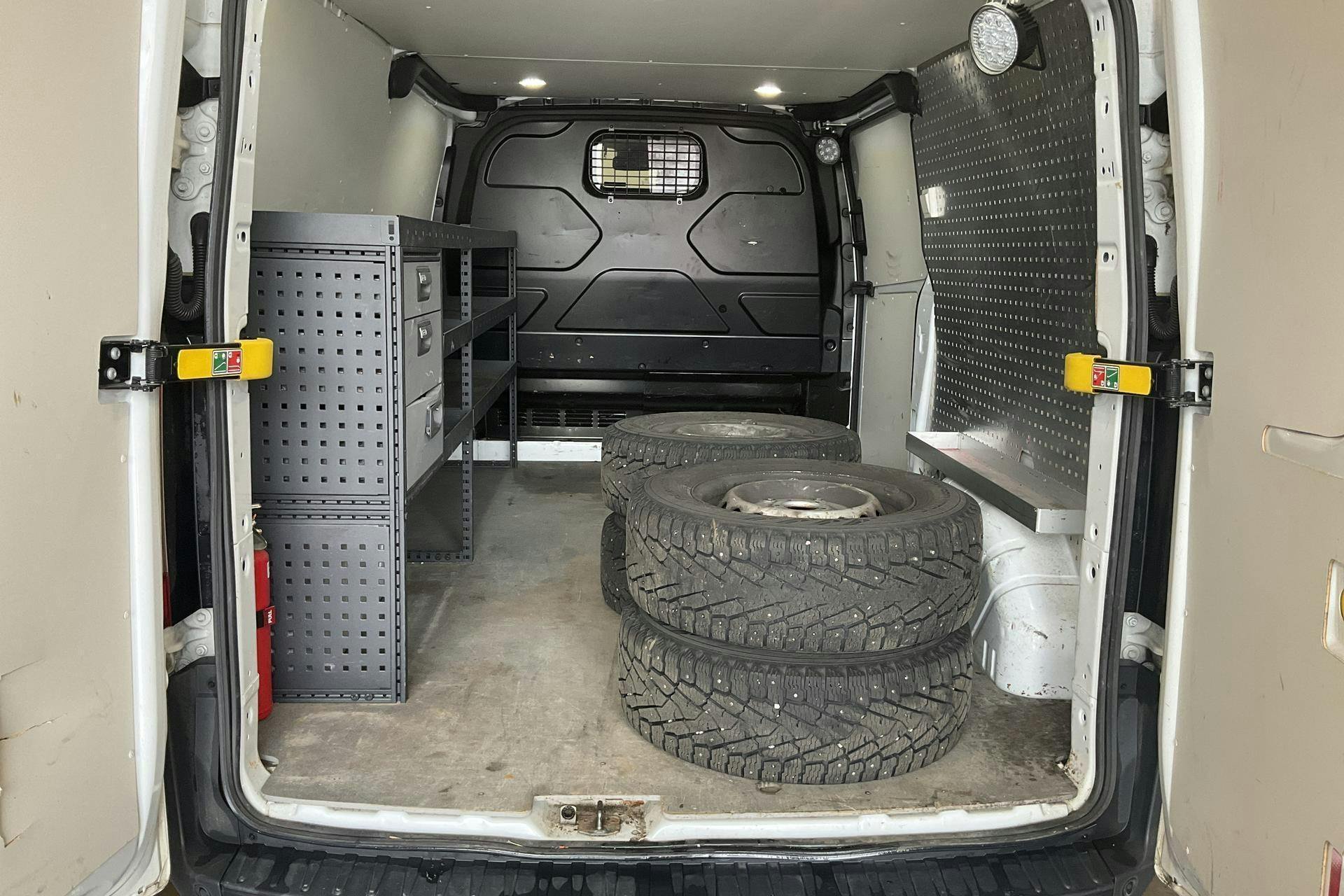 Vehicle Image 9