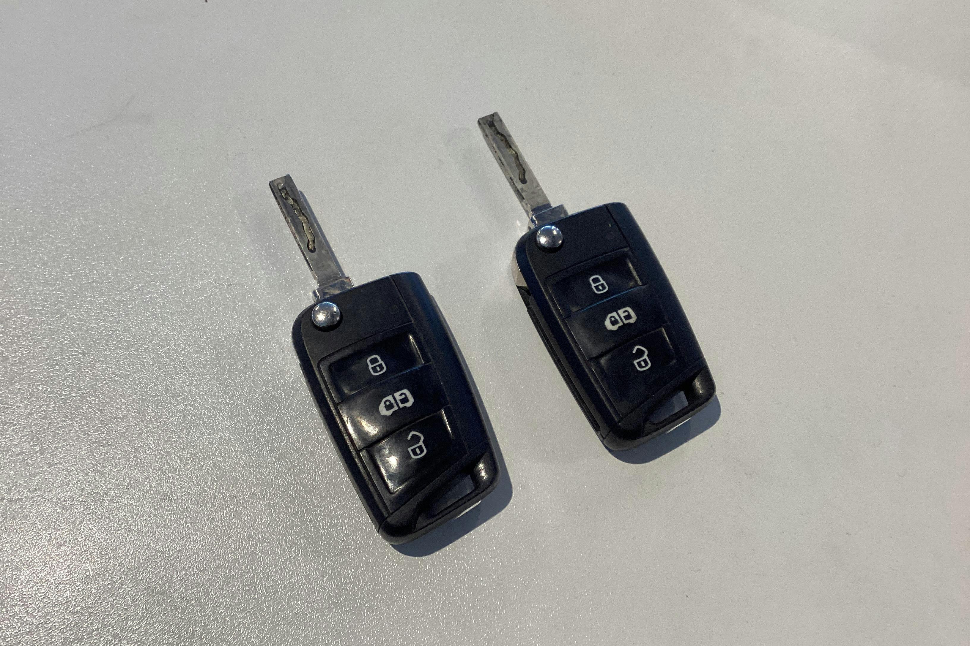 Vehicle Image 16