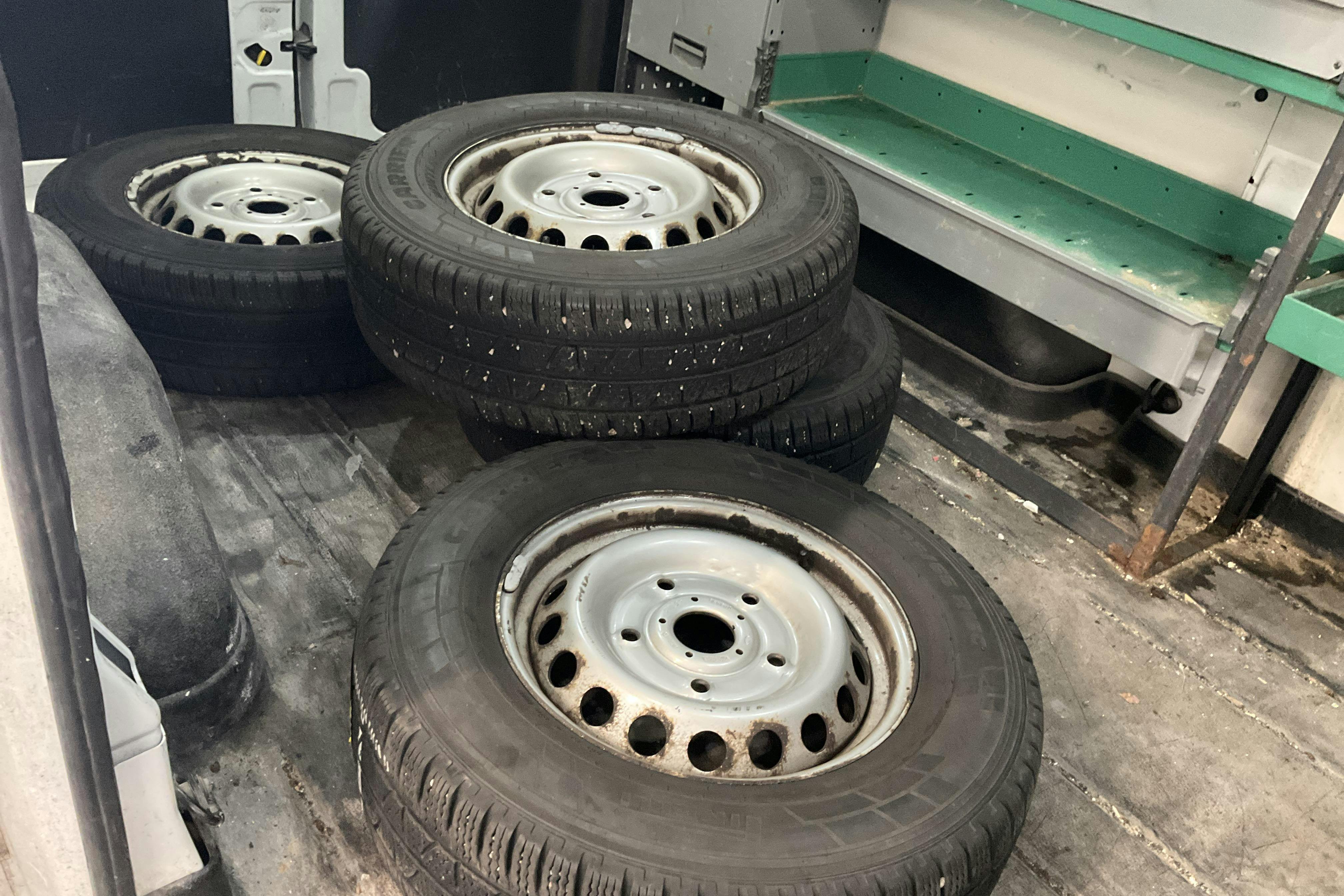 Vehicle Image 16