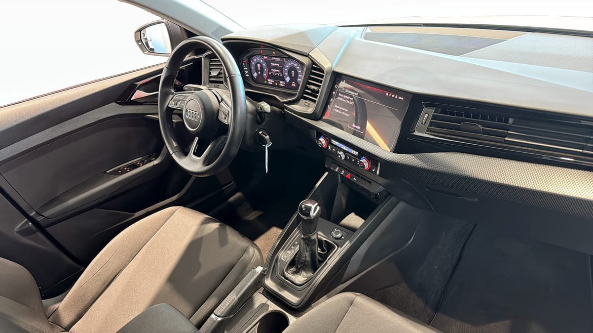 Vehicle Image 11