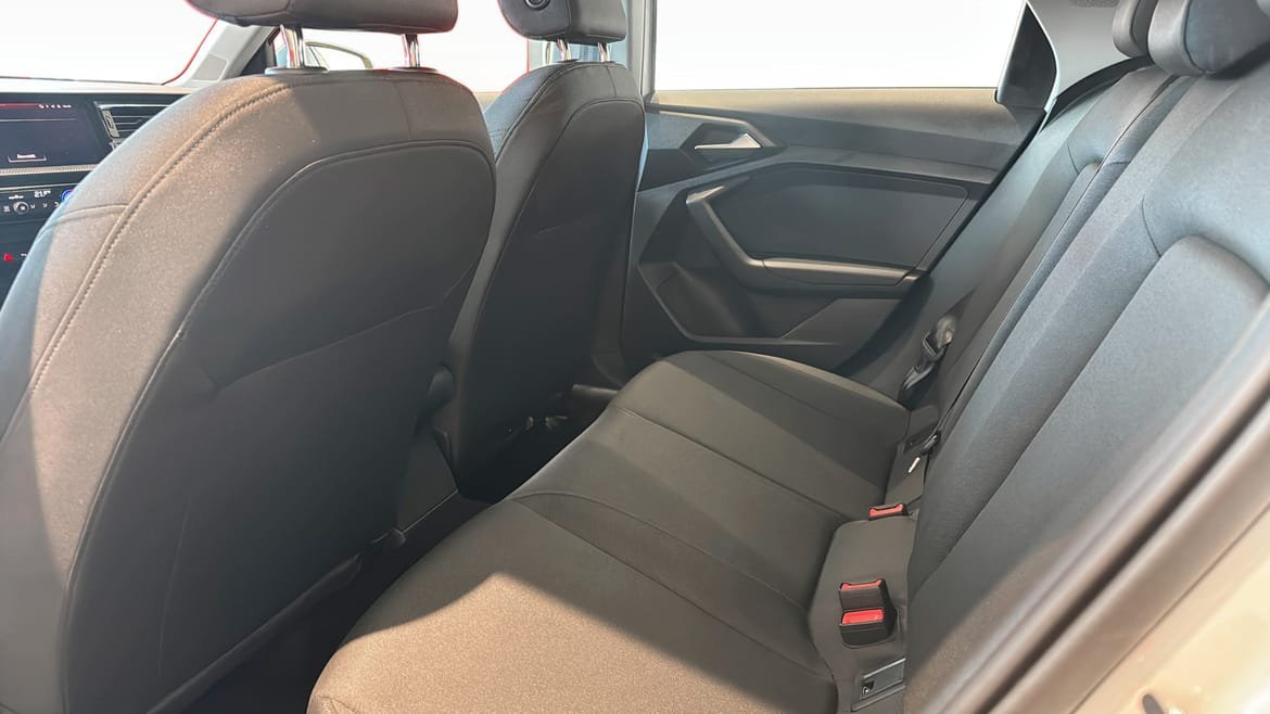 Vehicle Image 12