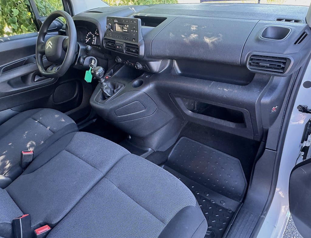 Vehicle Image 15