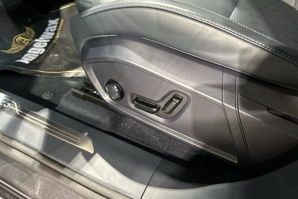 Vehicle Image 14