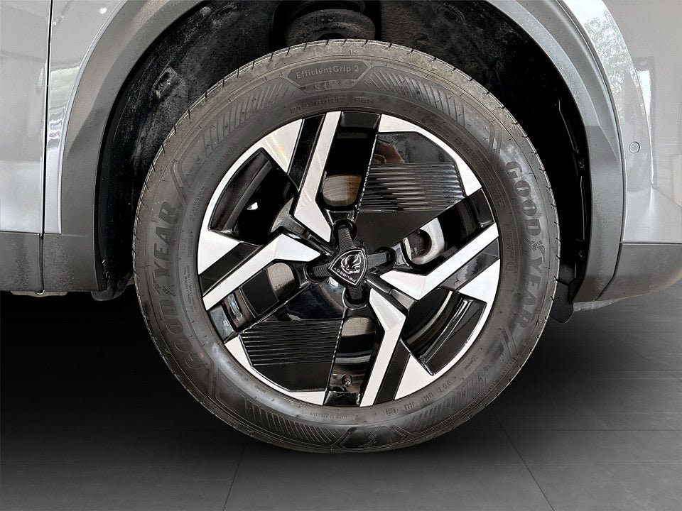 Vehicle Image 17