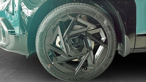 Vehicle Image 9