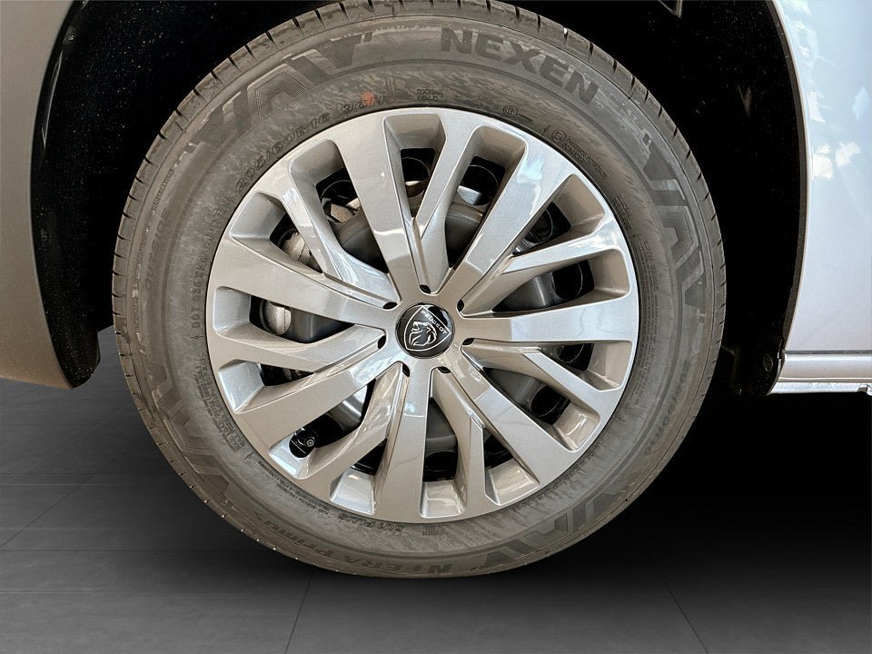 Vehicle Image 14