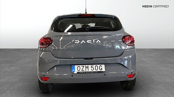 Vehicle Image 6