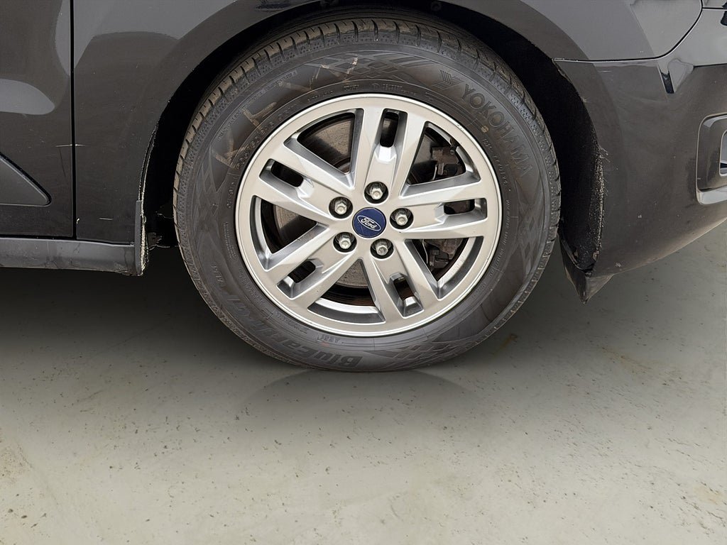 Vehicle Image 32