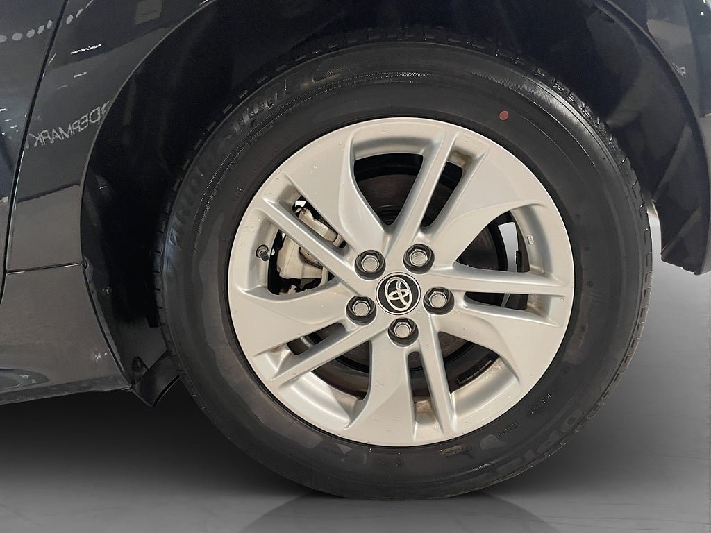 Vehicle Image 25