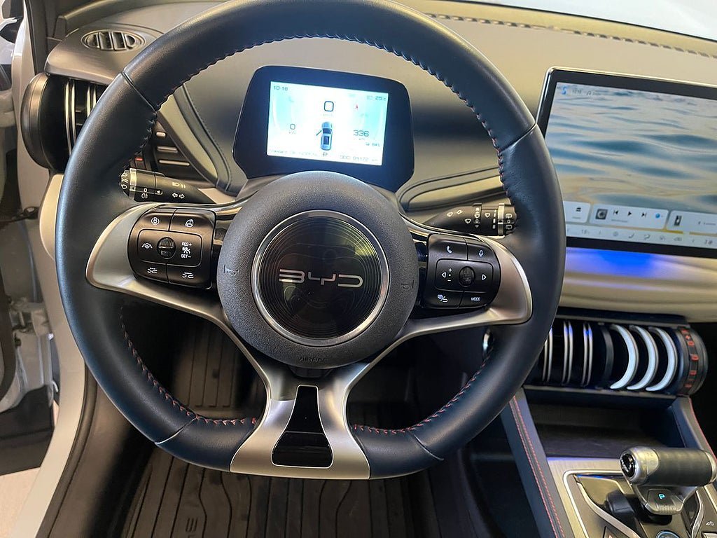 Vehicle Image 11
