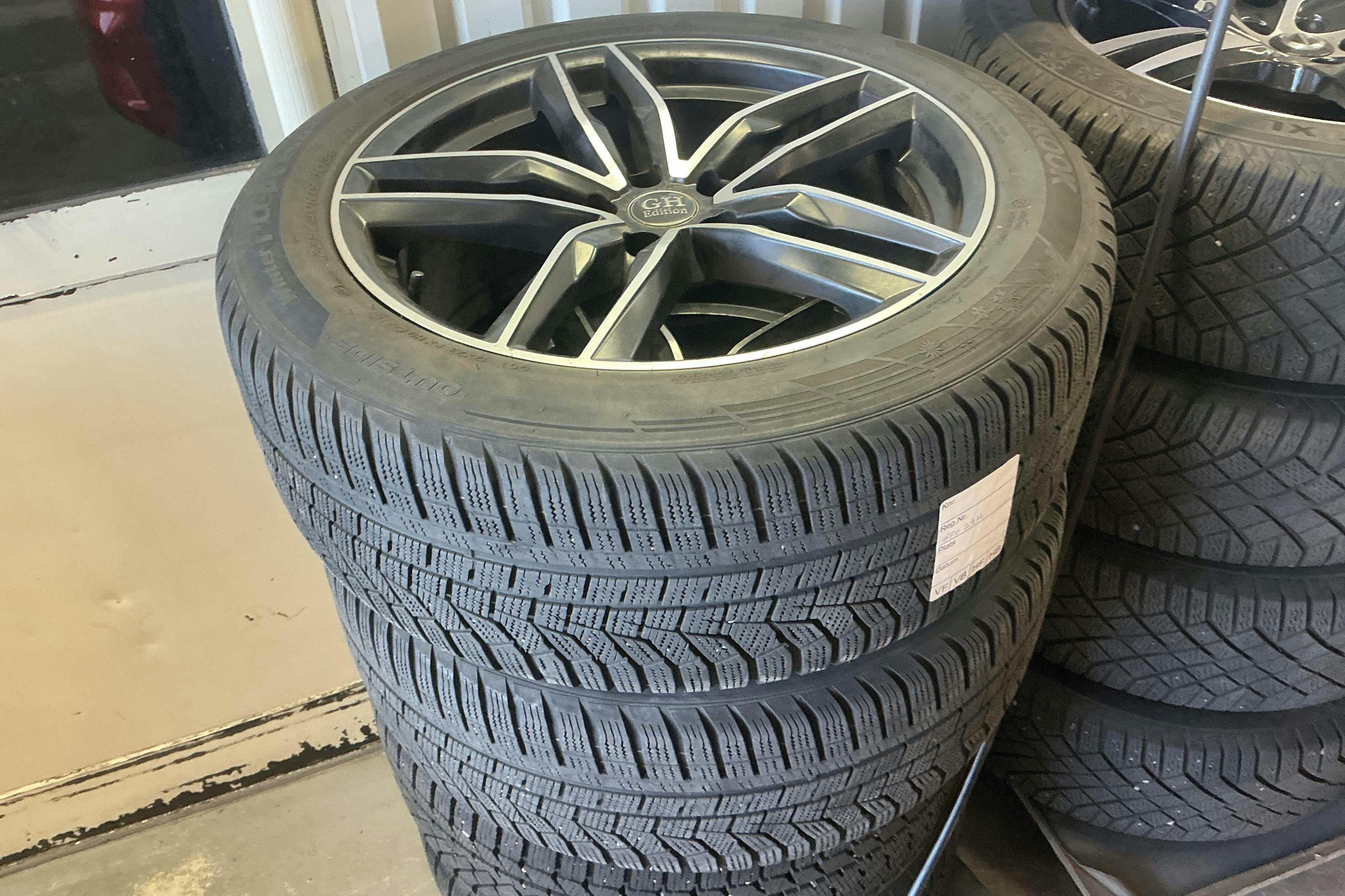 Vehicle Image 14