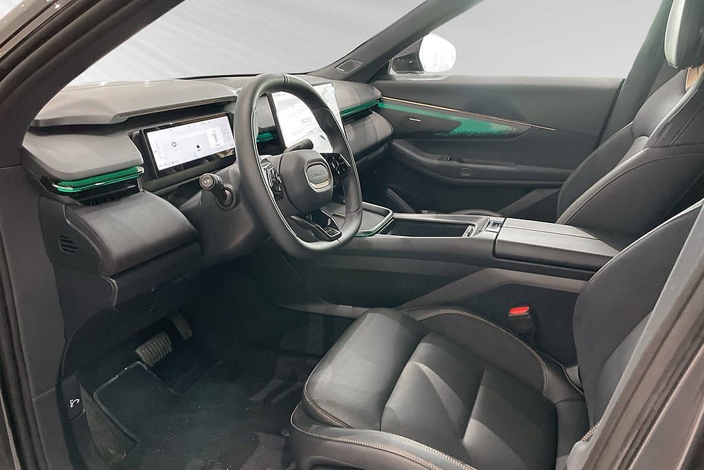 Vehicle Image 6