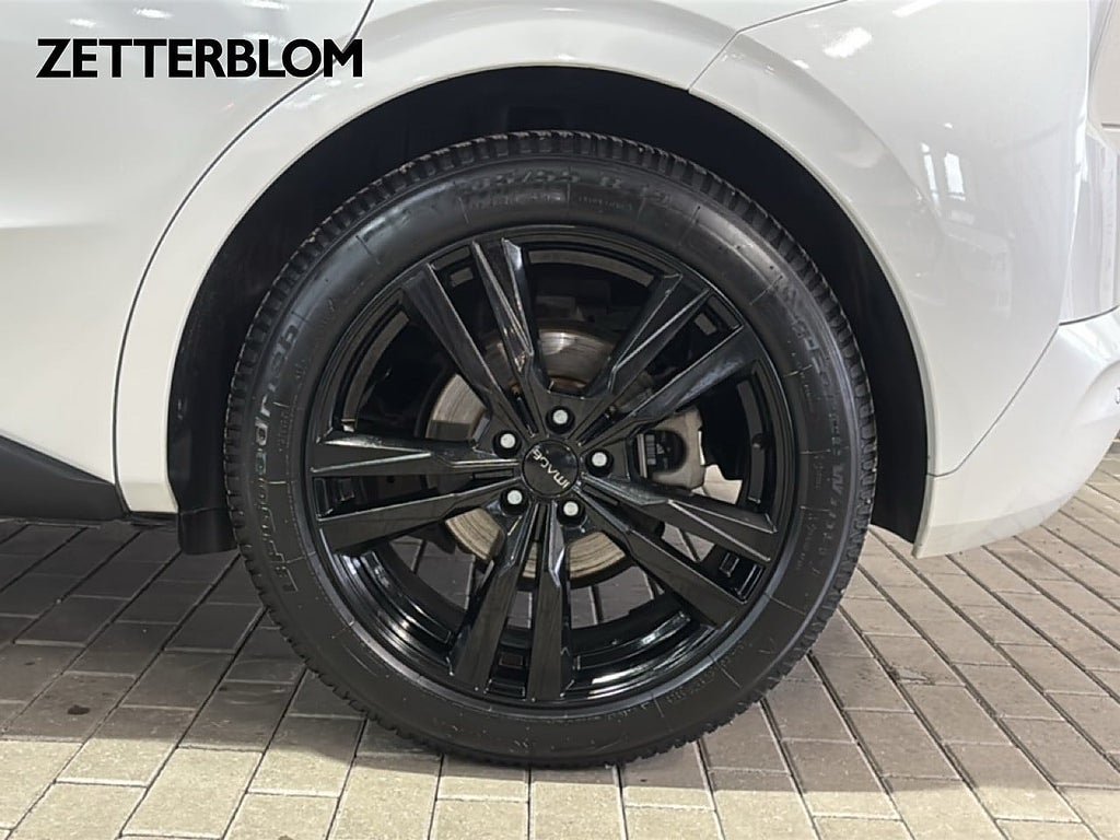 Vehicle Image 13
