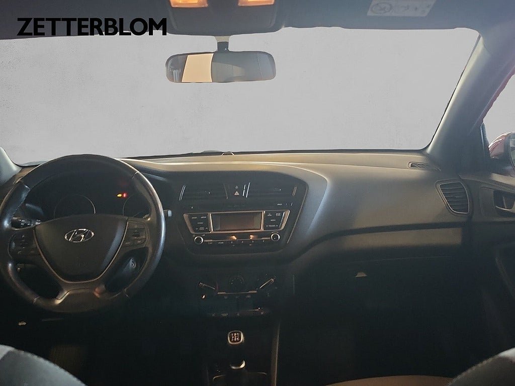 Vehicle Image 10