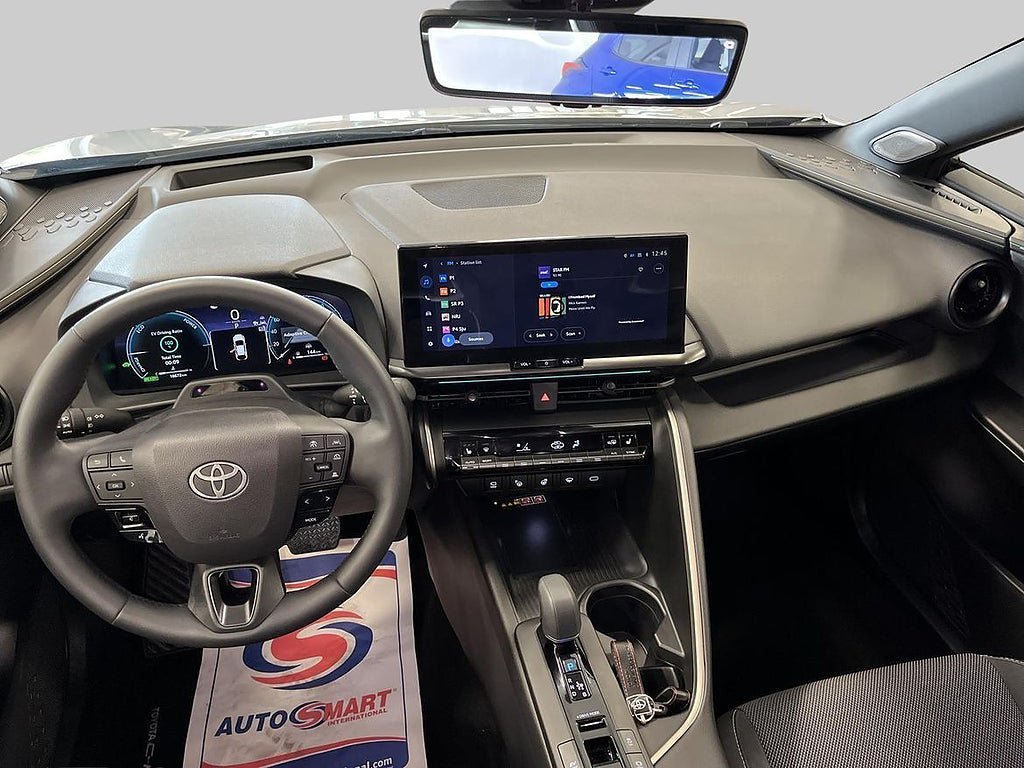 Vehicle Image 11