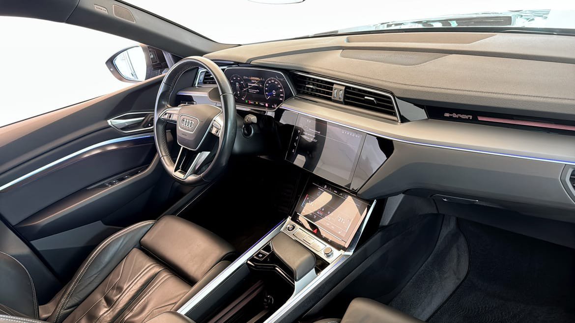 Vehicle Image 12
