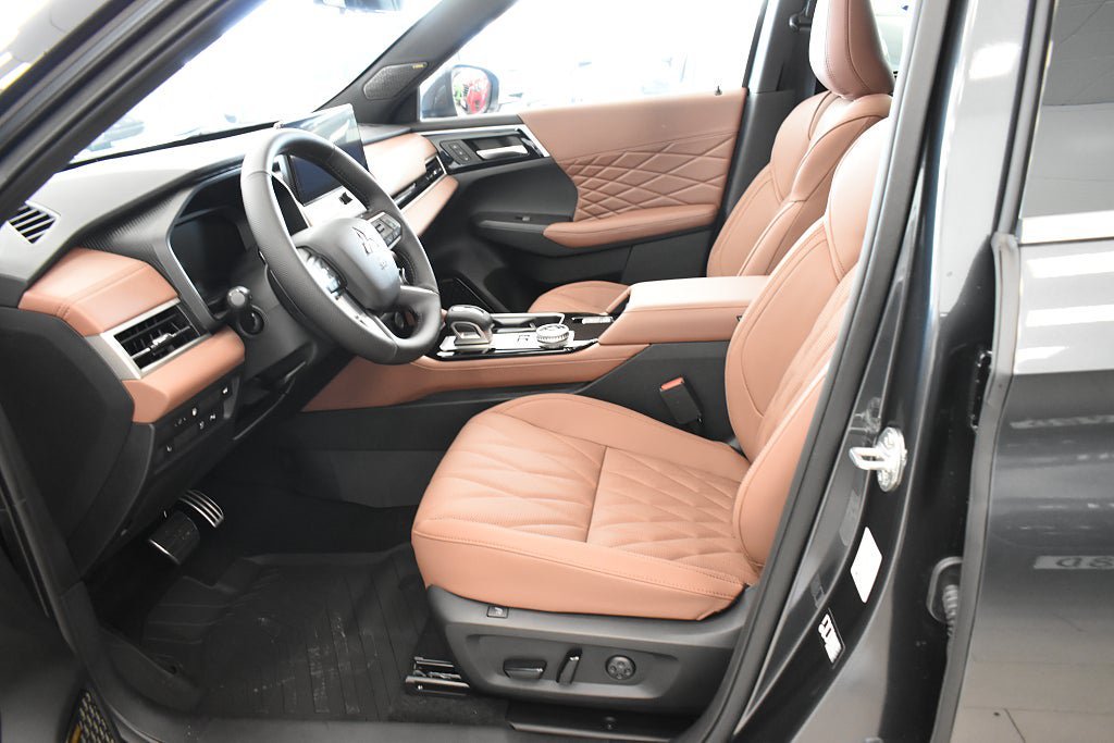 Vehicle Image 14