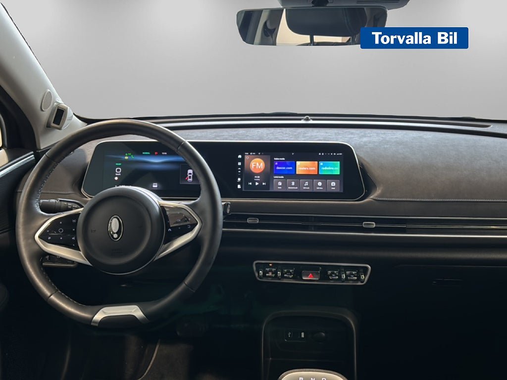 Vehicle Image 8